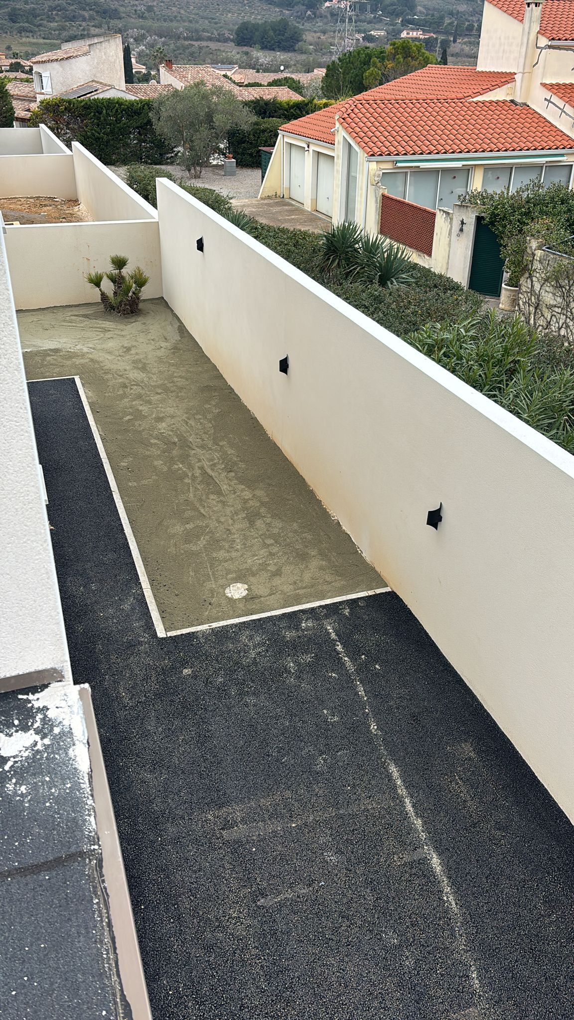 Parking et aménagement jardin à Narbonne – Espace jardin en sable pour gazon – SOCCTP Parking et aménagement jardin à Narbonne - Espace jardin en sable pour gazon - SOCCTP