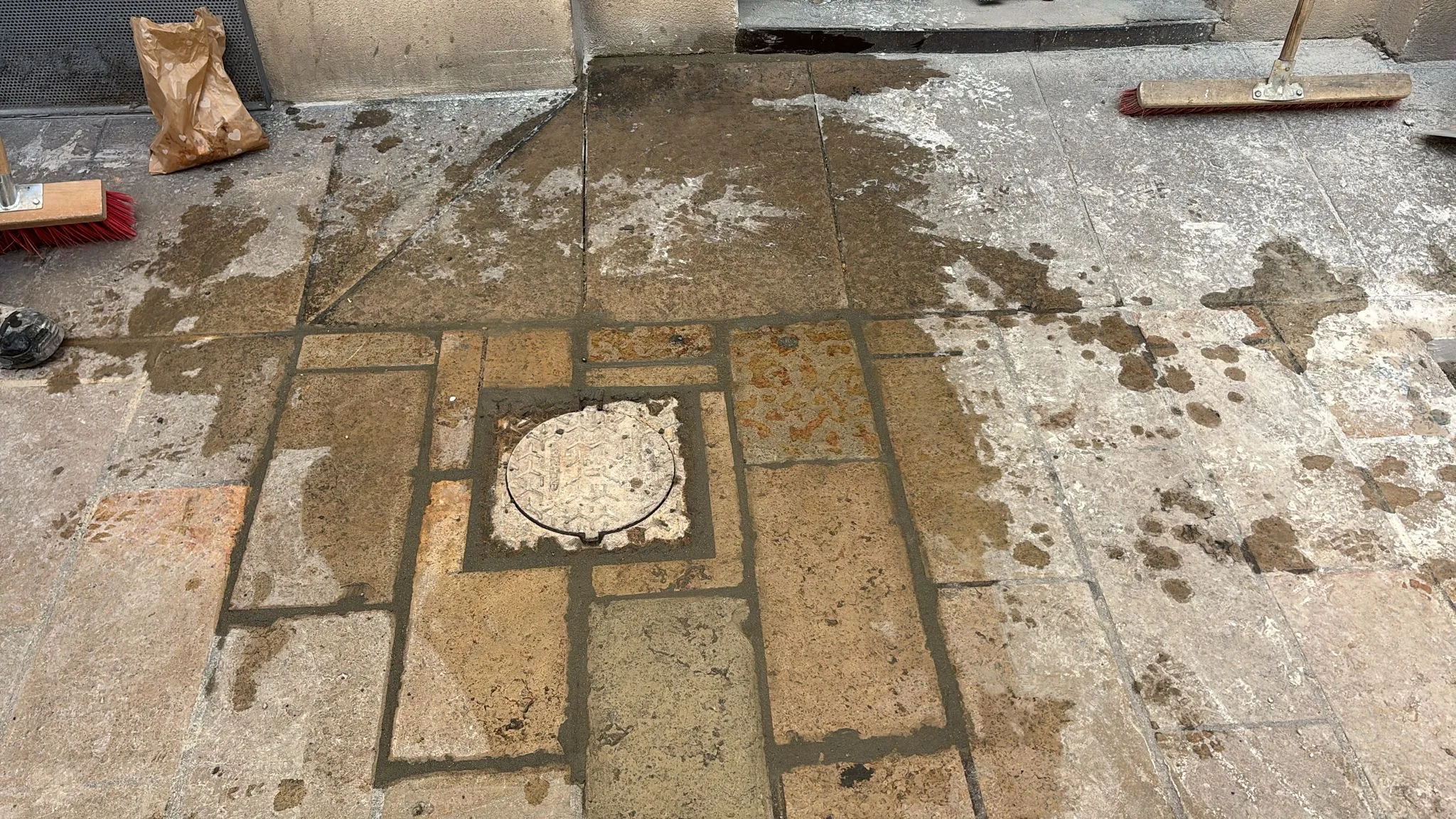 Réhabilitation réseau eaux usées pose des dalles de trottoir – Montpellier Les Arceaux – SOCCTP