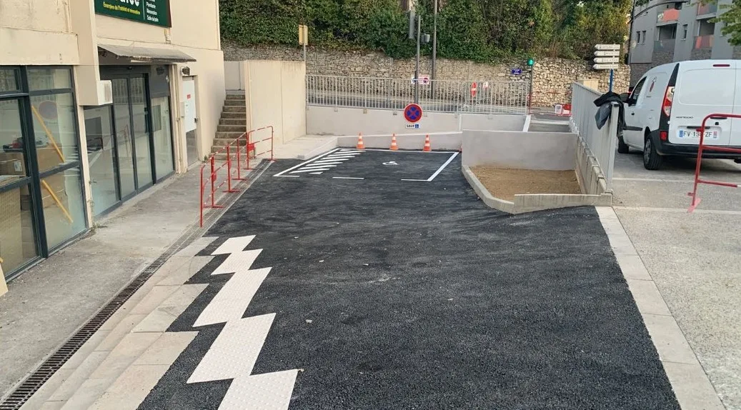 Création d’une place de stationnement et rampe d&rsquo;accès PMR à Castelnau-le-Lez