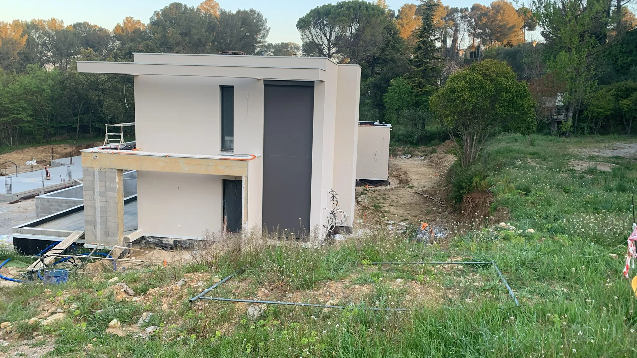 Vue d'ensemble avant chantier terrassement et enrochement à Montferrier-sur-Lez par SOCCTP