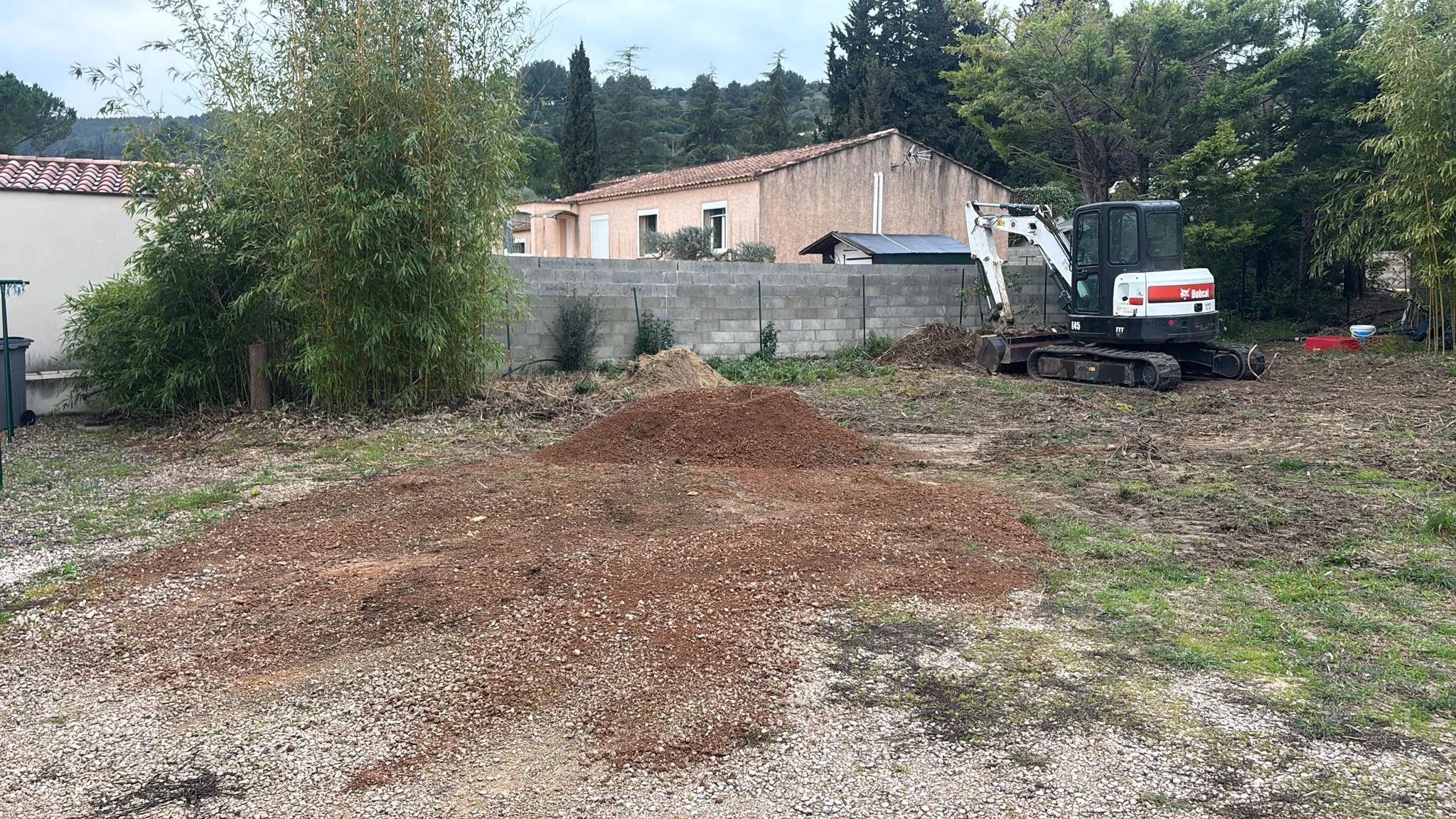 Viabilisation de parcelles à Nébian – Avant Aménagement de surface – SOCCTP 03 Viabilisation de parcelles à Nébian - Travaux de nettoyage avant aménagement de surface par SOCCTP