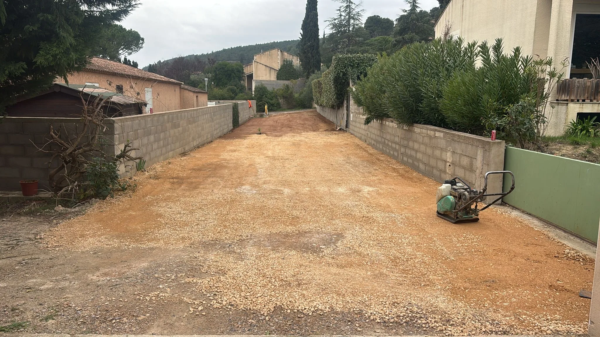 Viabilisation 3 parcelles terrain – Clermont l’Hérault 34800 – SOCCTP 08 Terrassement du chemin après viabilisation de 3 parcelles de terrain à Clermont l'Hérault 34800 par SOCCTP