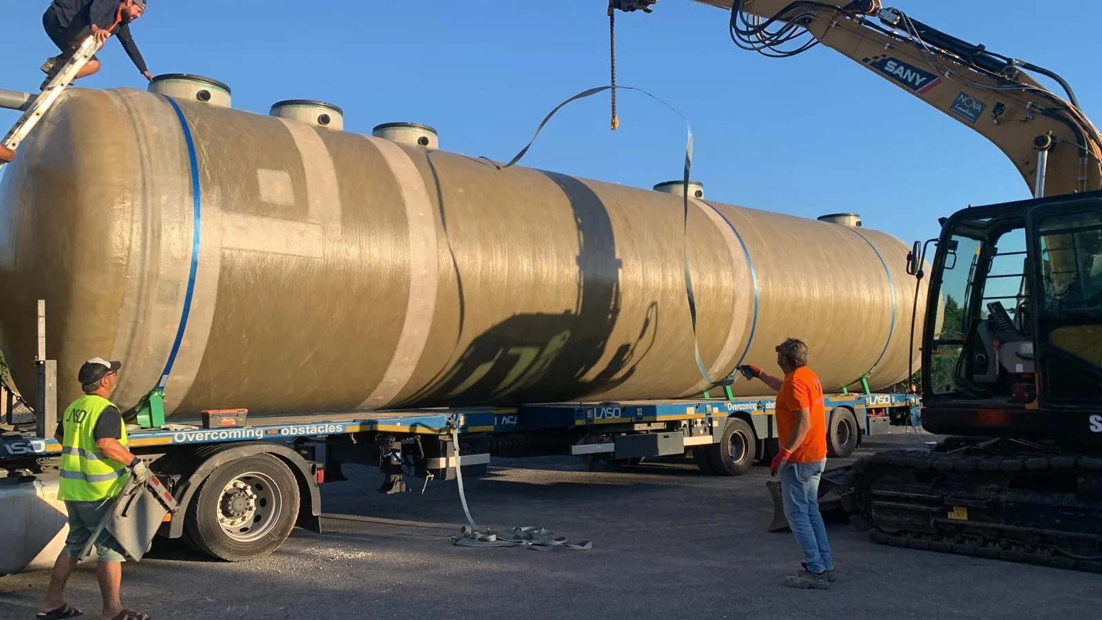 Chantier assainissement professionnel grande capacité Emmaus St Aunès SOCCTP - Livraison fosse