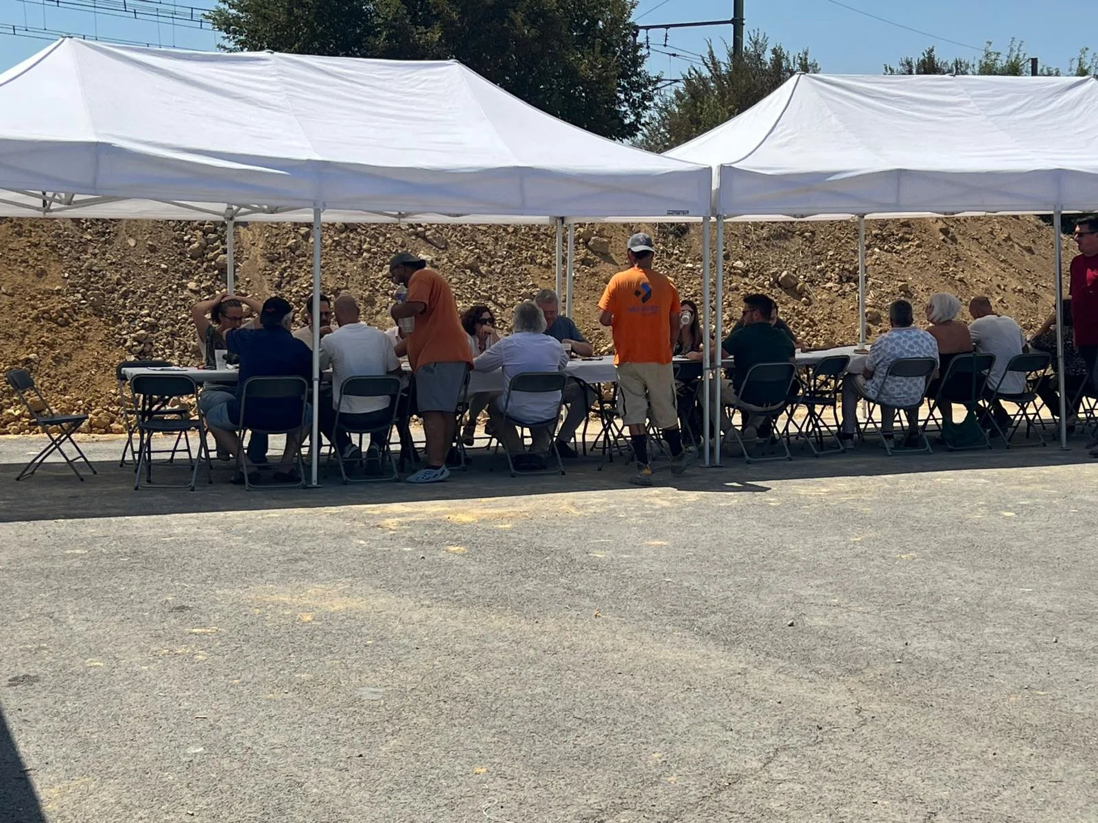 Chantier assainissement professionnel grande capacité Emmaus St Aunès SOCCTP - Tablée fin de chantier