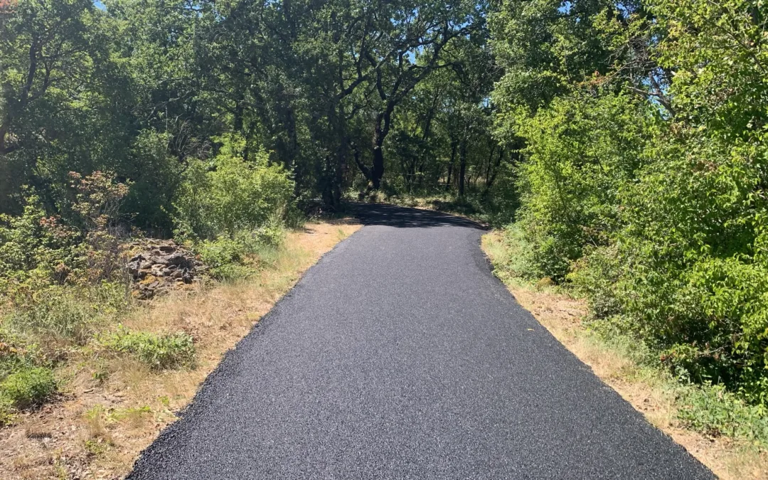 Réfection du tapis d’enrobé sur une route communale de Mas-de-Londres (34380)