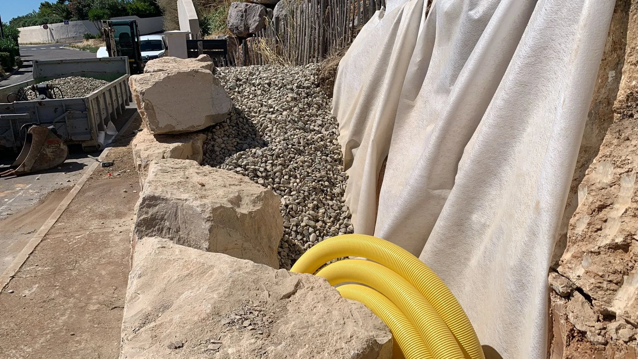 Réalisation d’un mur de soutènement pour un particulier à Mèze 08 Drain derrière le mur de soutènement